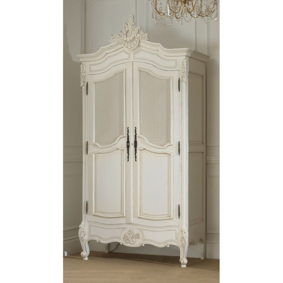 Французский винтажный шкаф