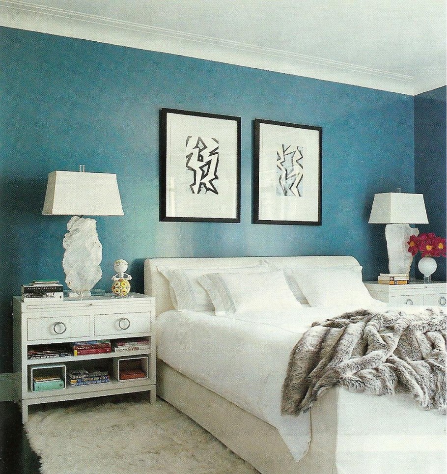 Голубые стены белая мебель