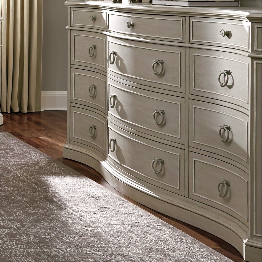 Комод в классическом стиле