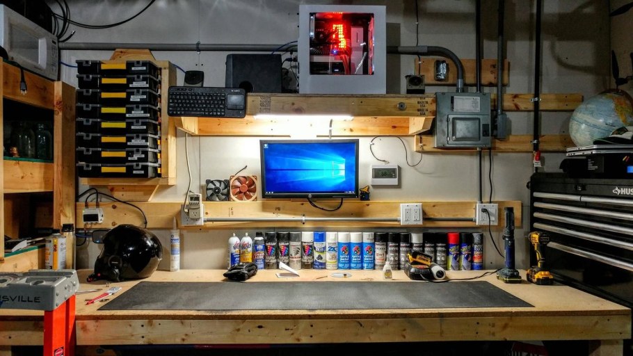 Рабочее место в гараже