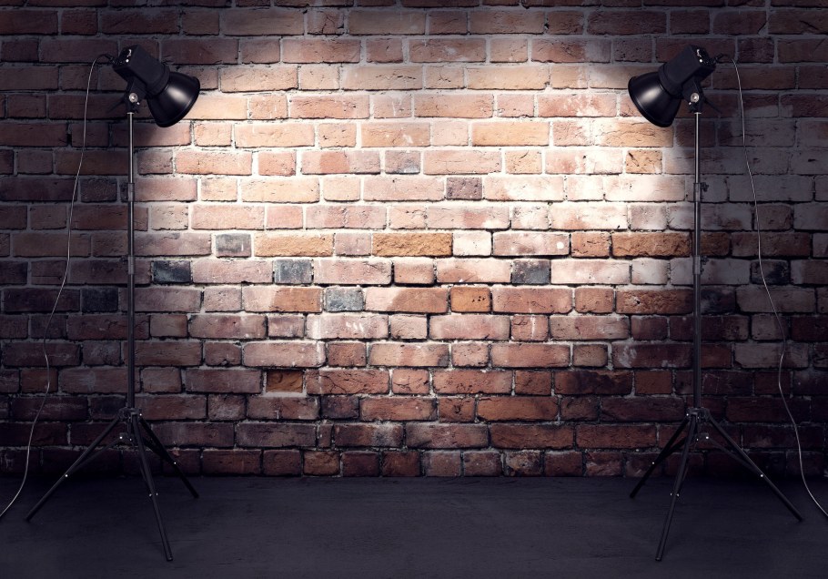 Кирпичная стена ретро