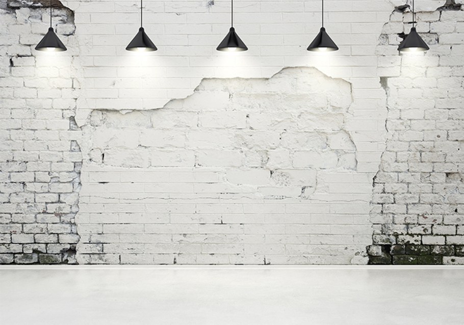 Белая кирпичная стена