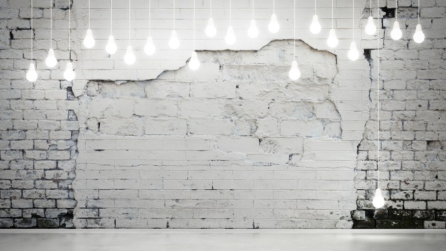 Стена с лампочками