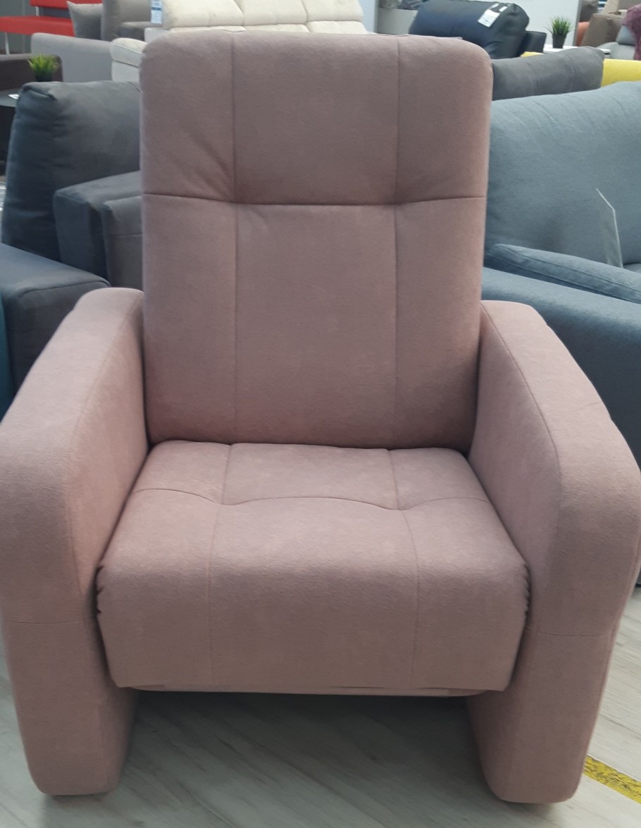 Кресло с высокими стенками