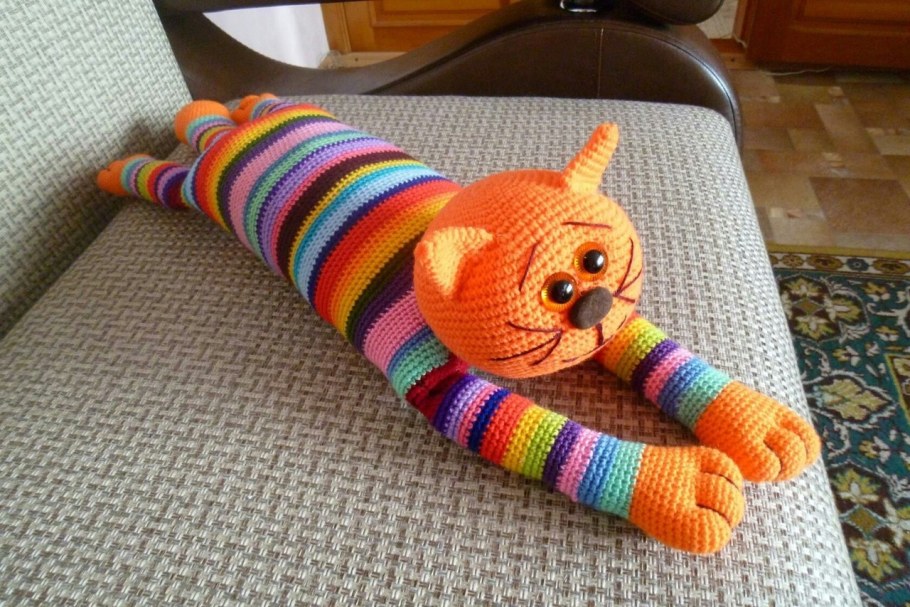 Аминеко кот подушка