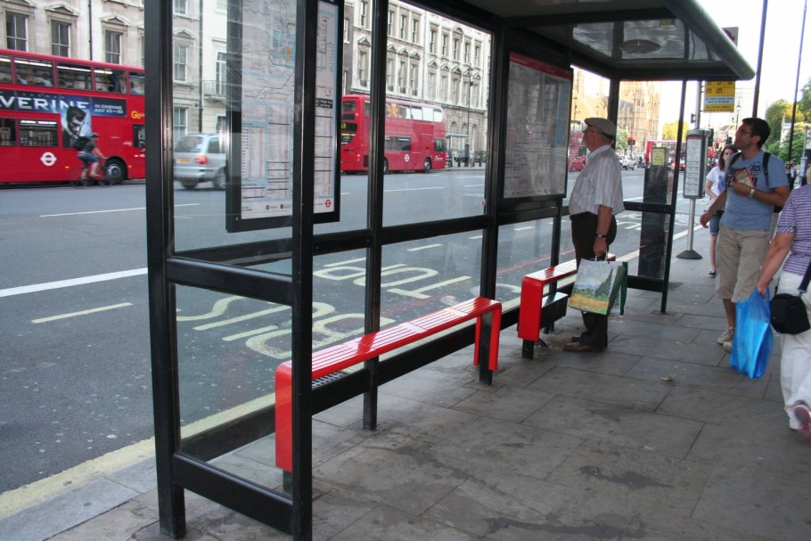 Автобусная остановка в Лондоне