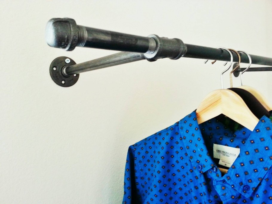 Труба на стену для одежды