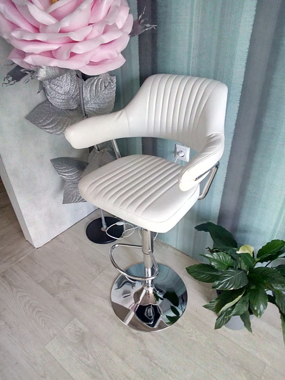 Барный стул для бровиста