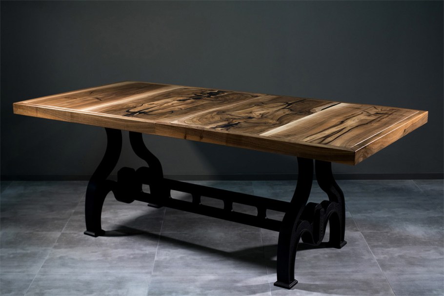 Стол из массива ореха