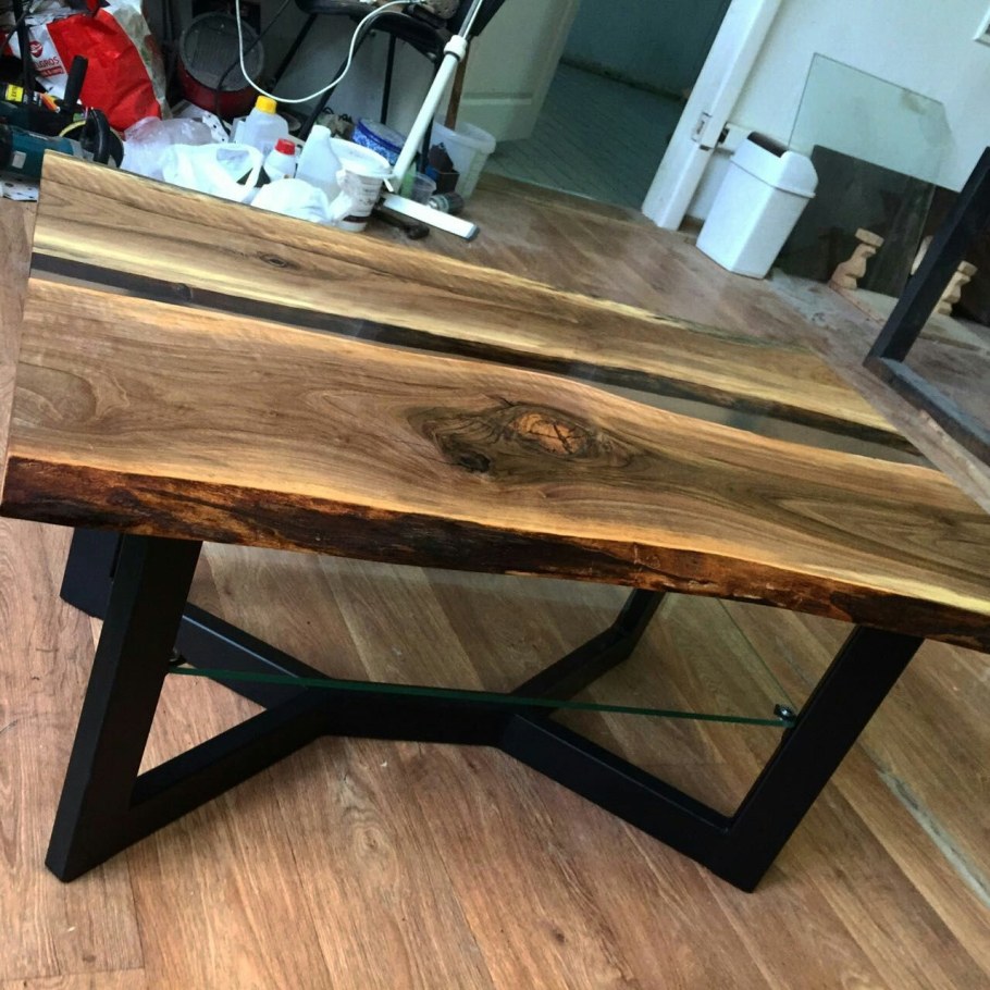 Столик из массива дерева