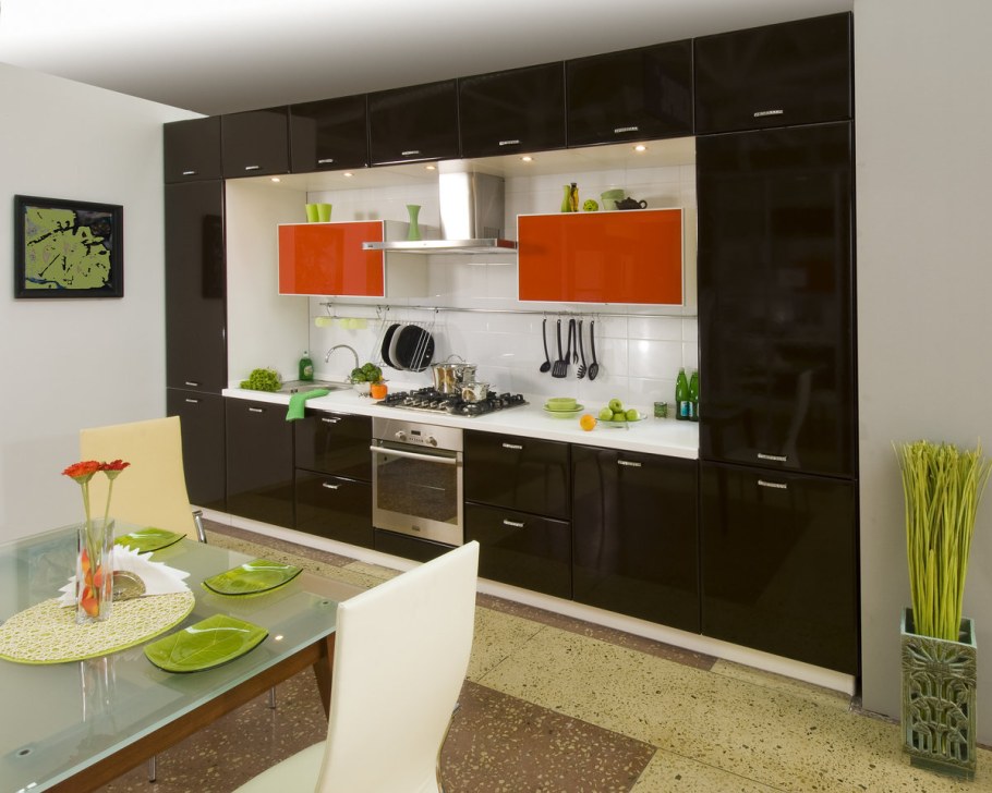 Кухонные гарнитуры с антресолями