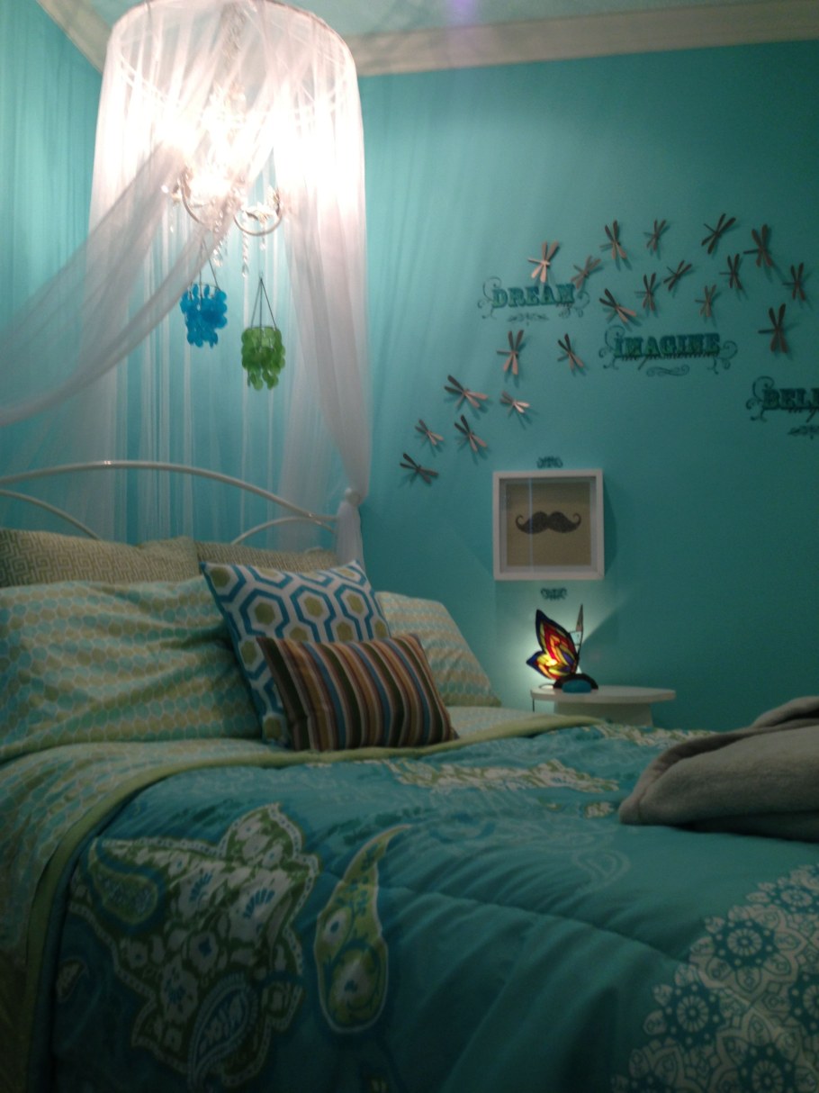 Комната для девочки в бирюзовом цвете