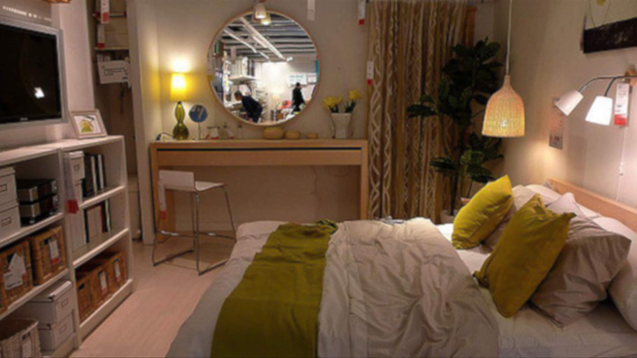 Спальня с мебелью икеа уютная