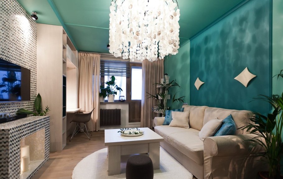 Гостиная с бирюзовыми стенами