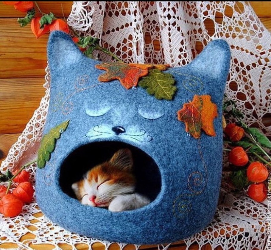 Валяный домик для кота