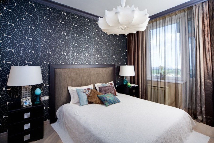 Темные обои в интерьере спальни