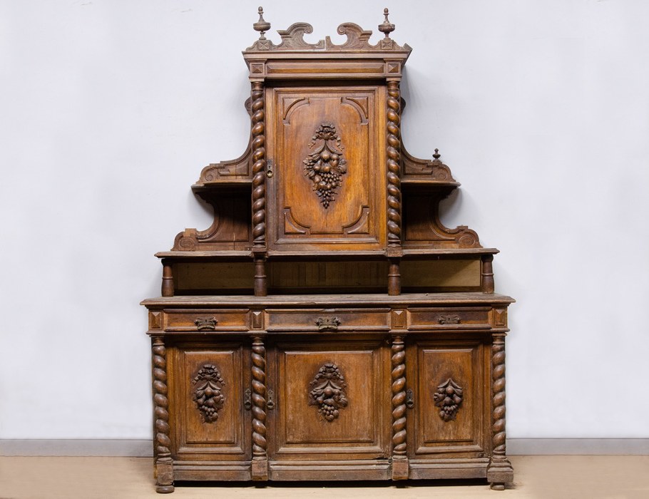 Старинный буфет