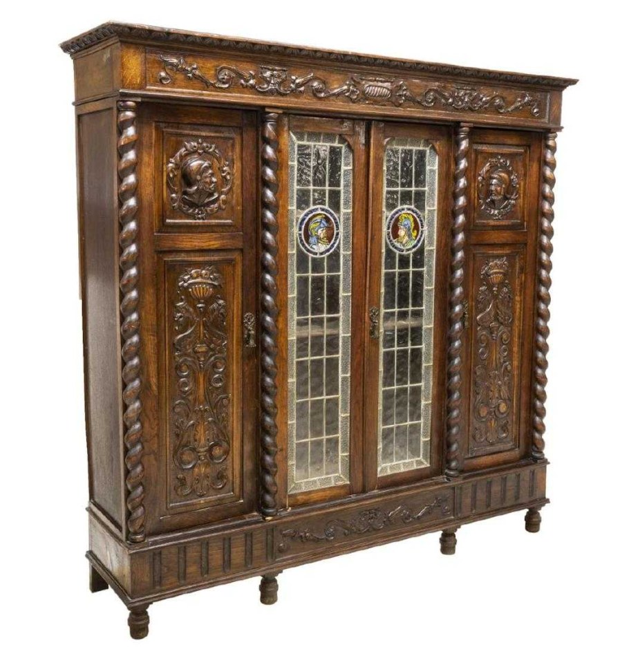 Резной шкаф ч часами