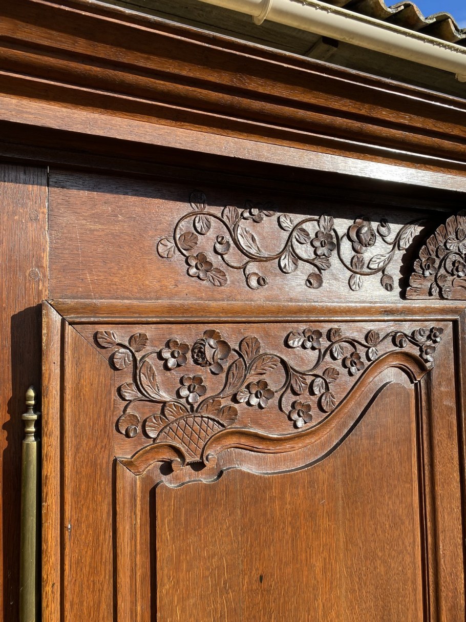 Нормандский свадебный шкаф