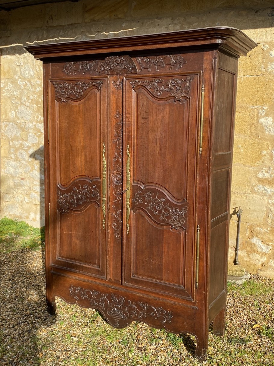 Шкаф дубовый старинный