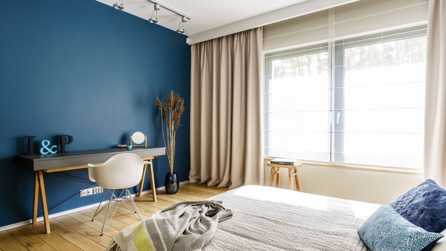 Шторы в комнату с голубыми стенами