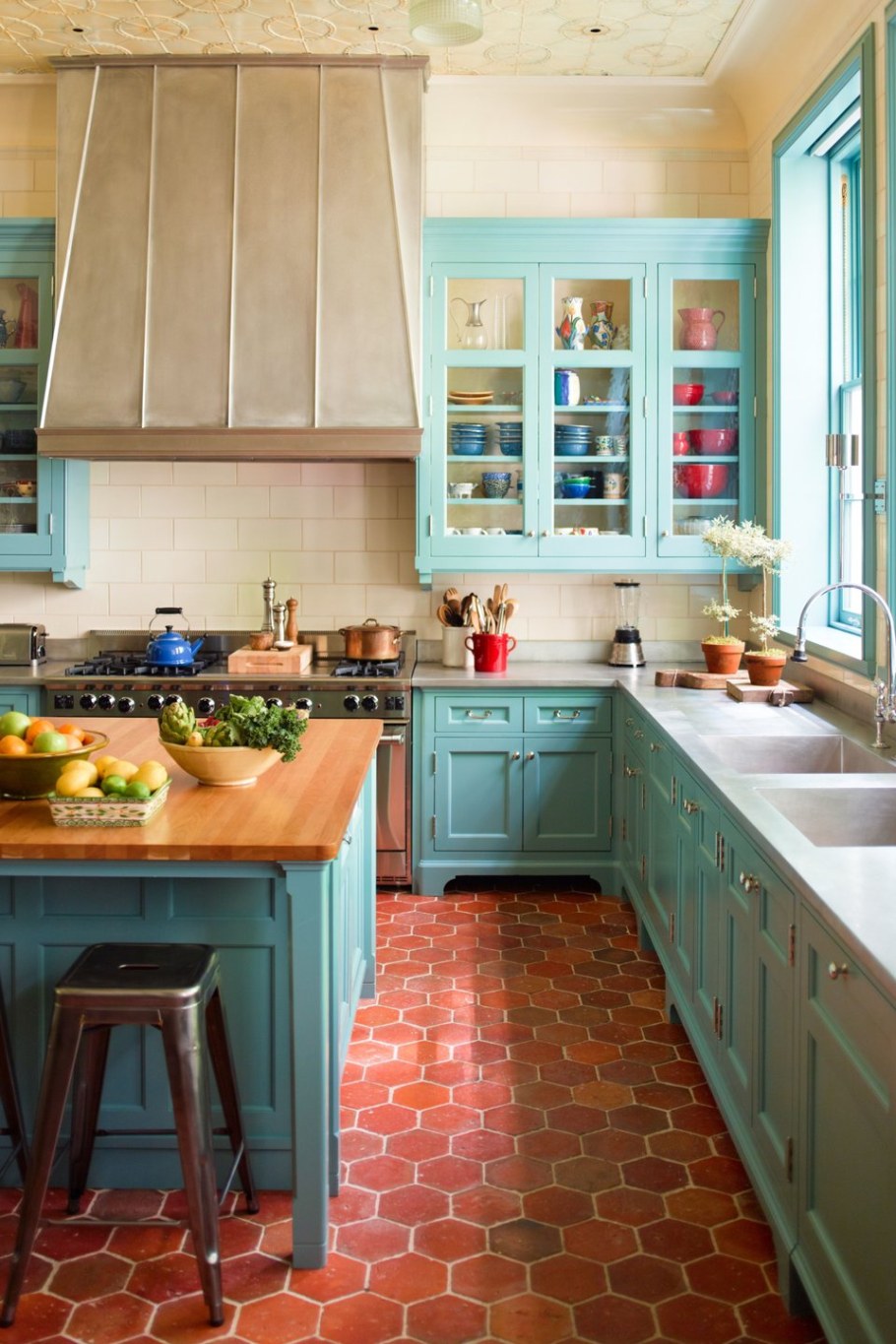 Голубая кухня в стиле Кантри