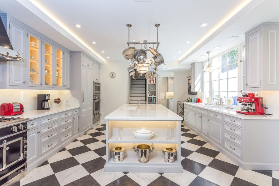 Кухня в стиле Голливуд