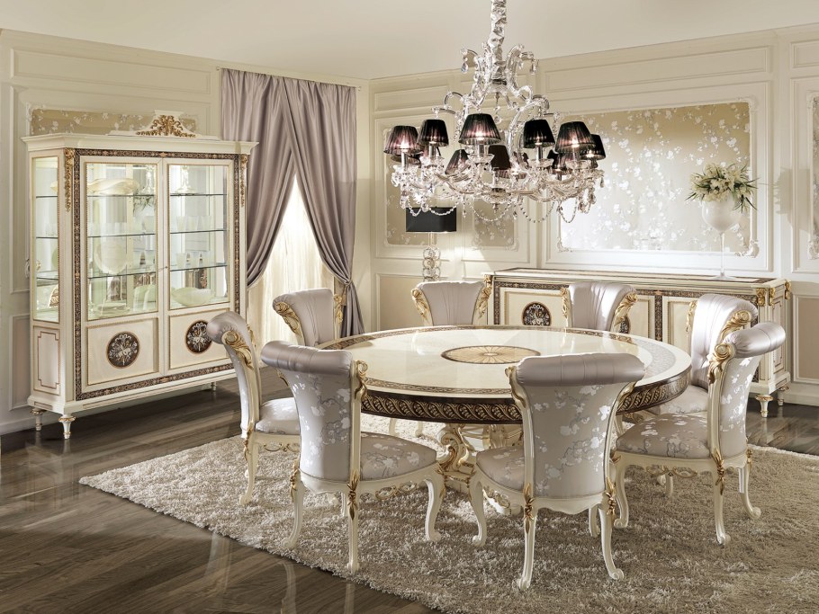 Роскошный обеденный стол