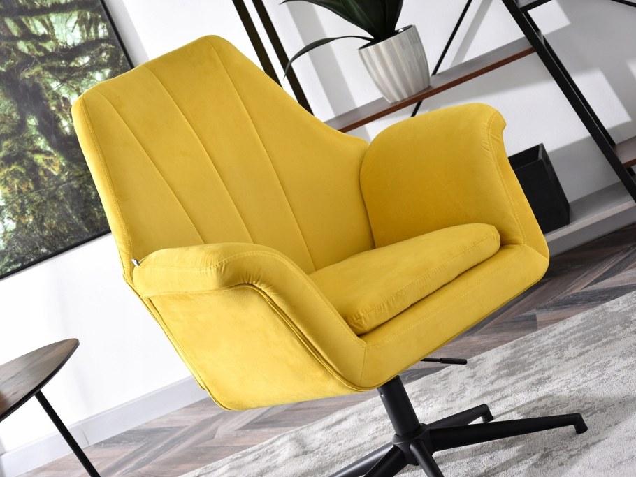 Жёлтое кресло Ньюберри