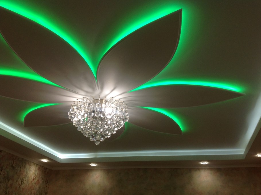 Фигурный потолок