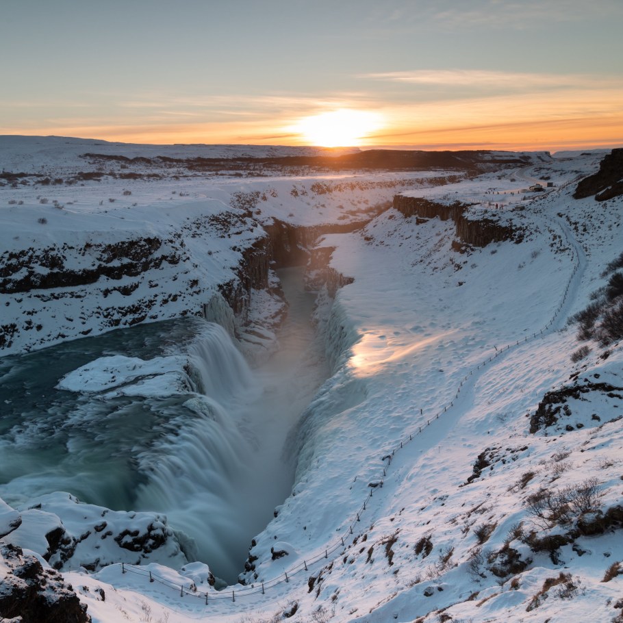 Восход солнца снег