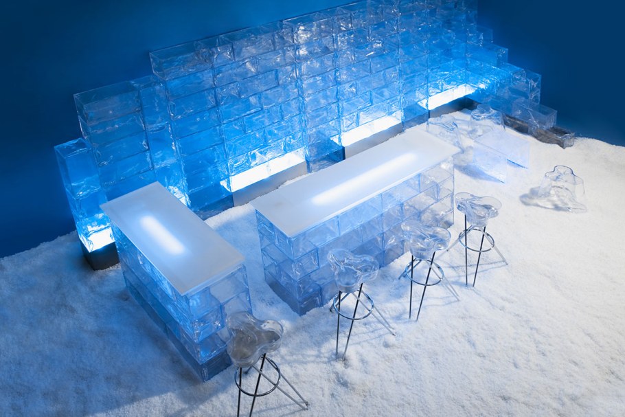 Ледяной бар с подсветкой