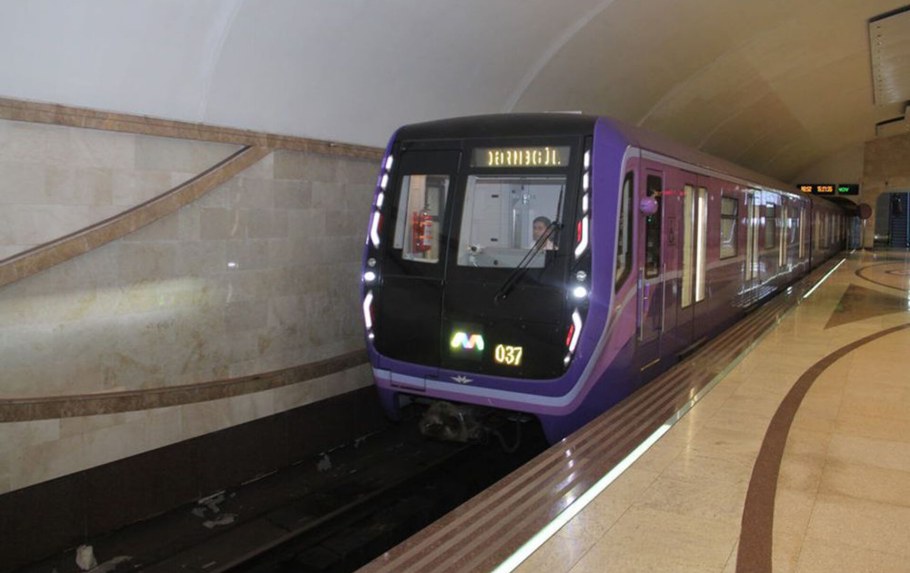 Поезд метро Баку