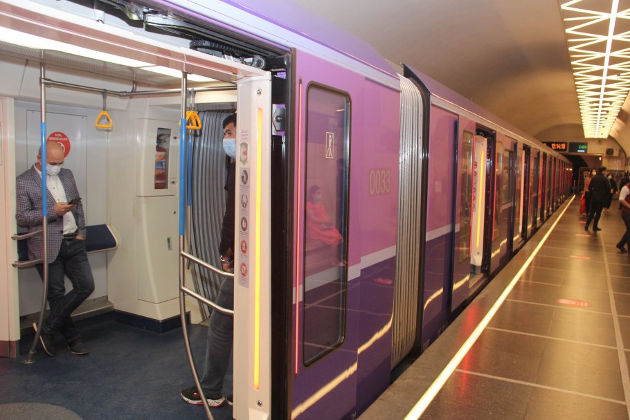 Вагоны Бакинского метро