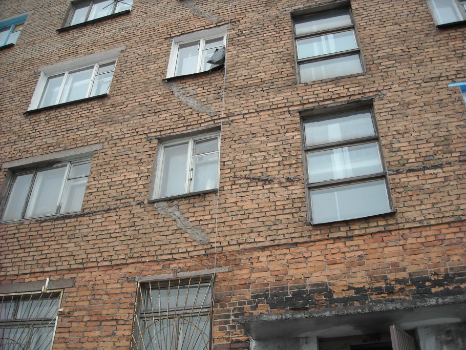 Коробление на здании