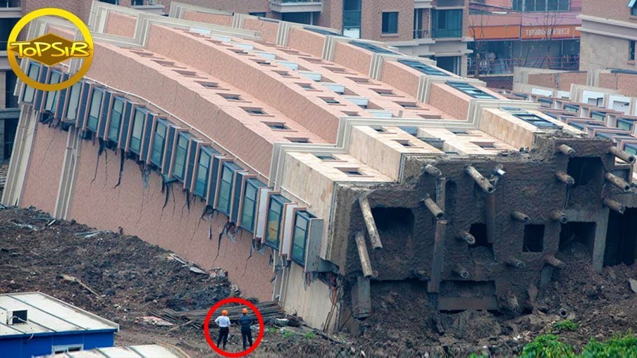 Упавший дом Шанхай 2009