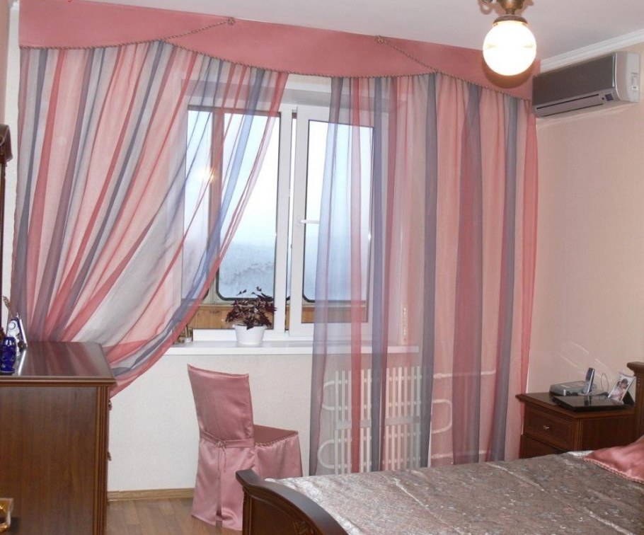 Шторы в спальню с балконной дверью