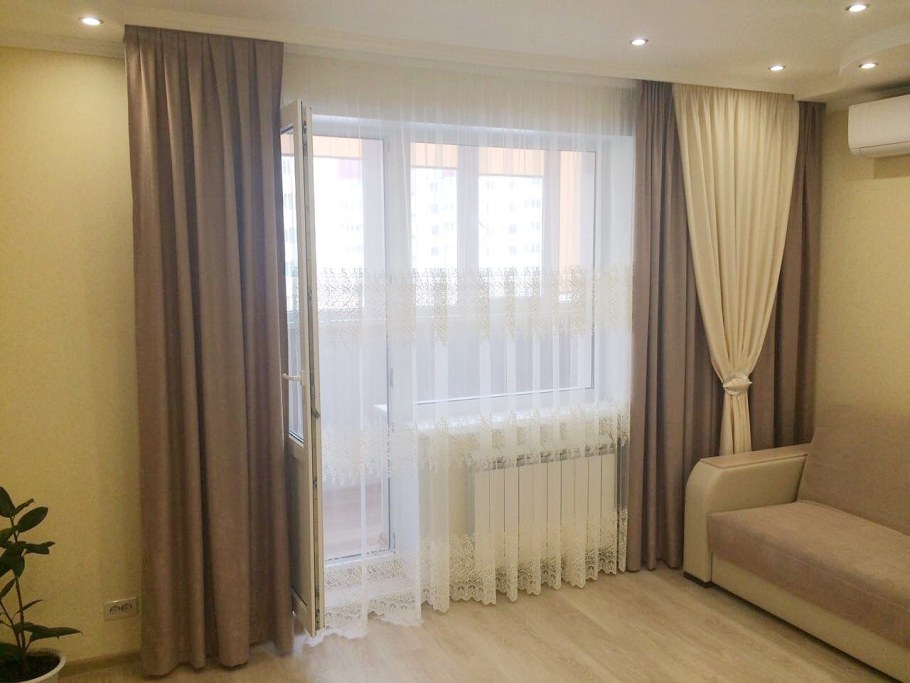 Тюль и шторы для зала с балконной дверью