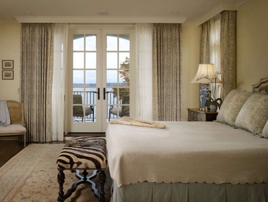 Спальня с французским балконом