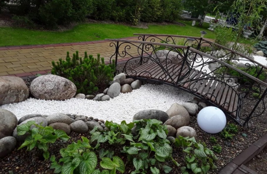 Сухой ручей и прудик мостик