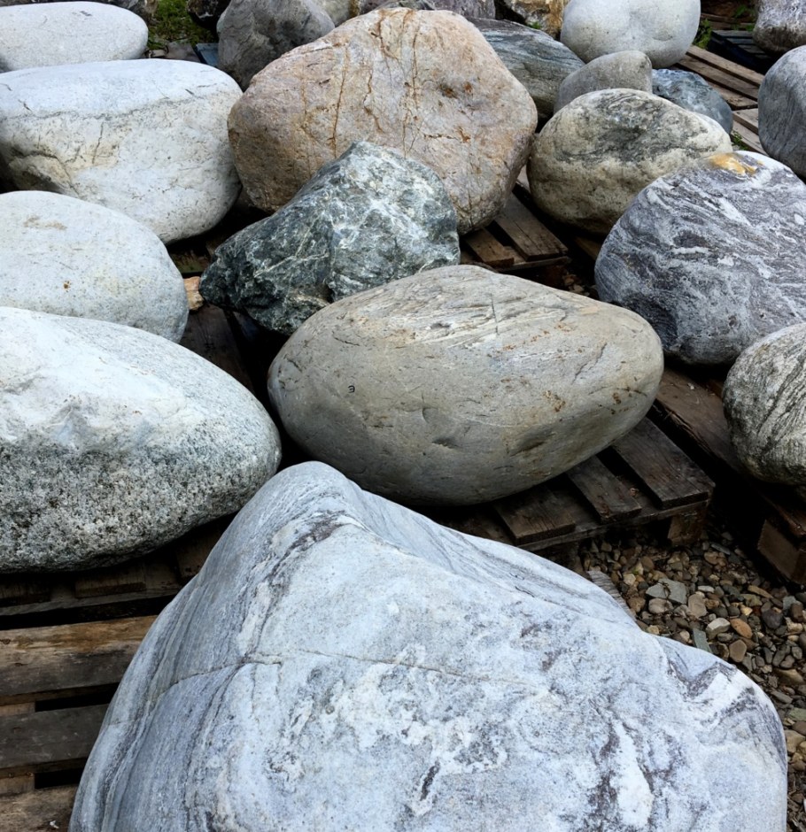 Декоративный булыжник для сада