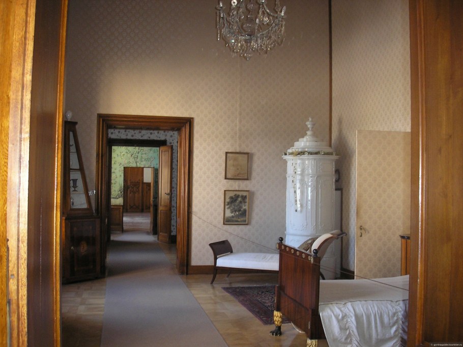 Замок в Варшаве с анфиладами интерьер 150 комнат