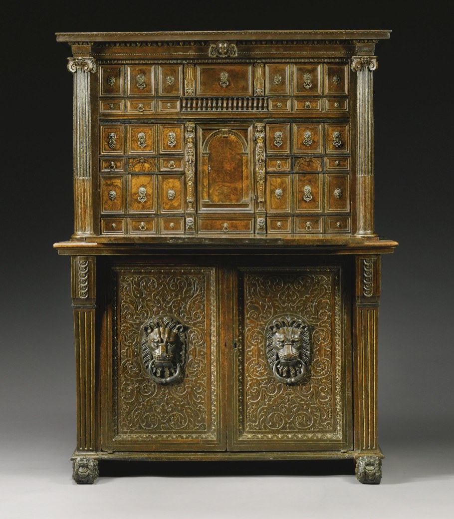 Антикварная мебель Ренессанс