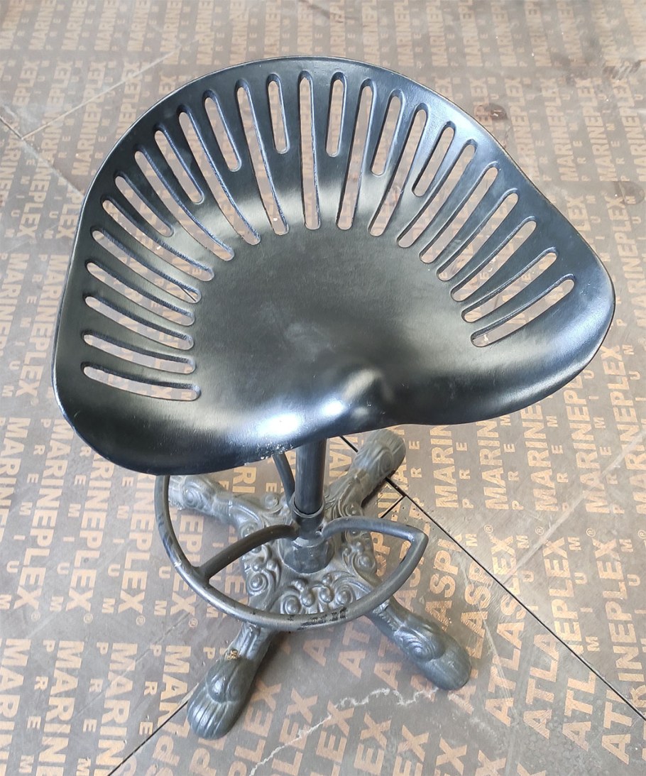 Чугунный стул