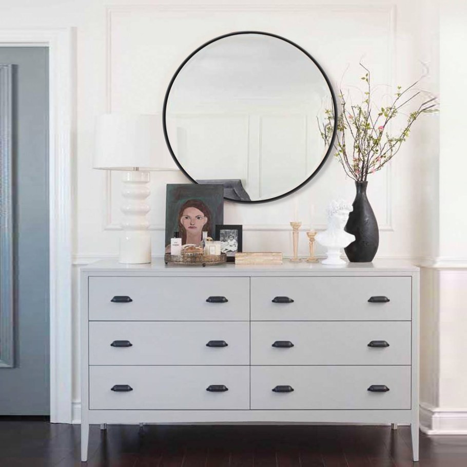 Зеркало над комодом