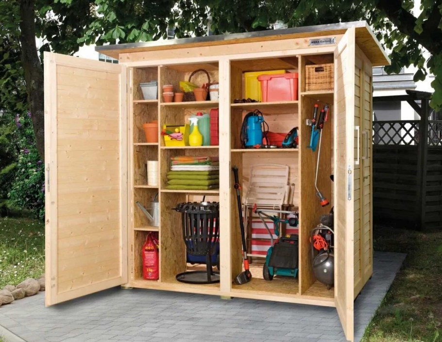 Шкафчик для садового инвентаря