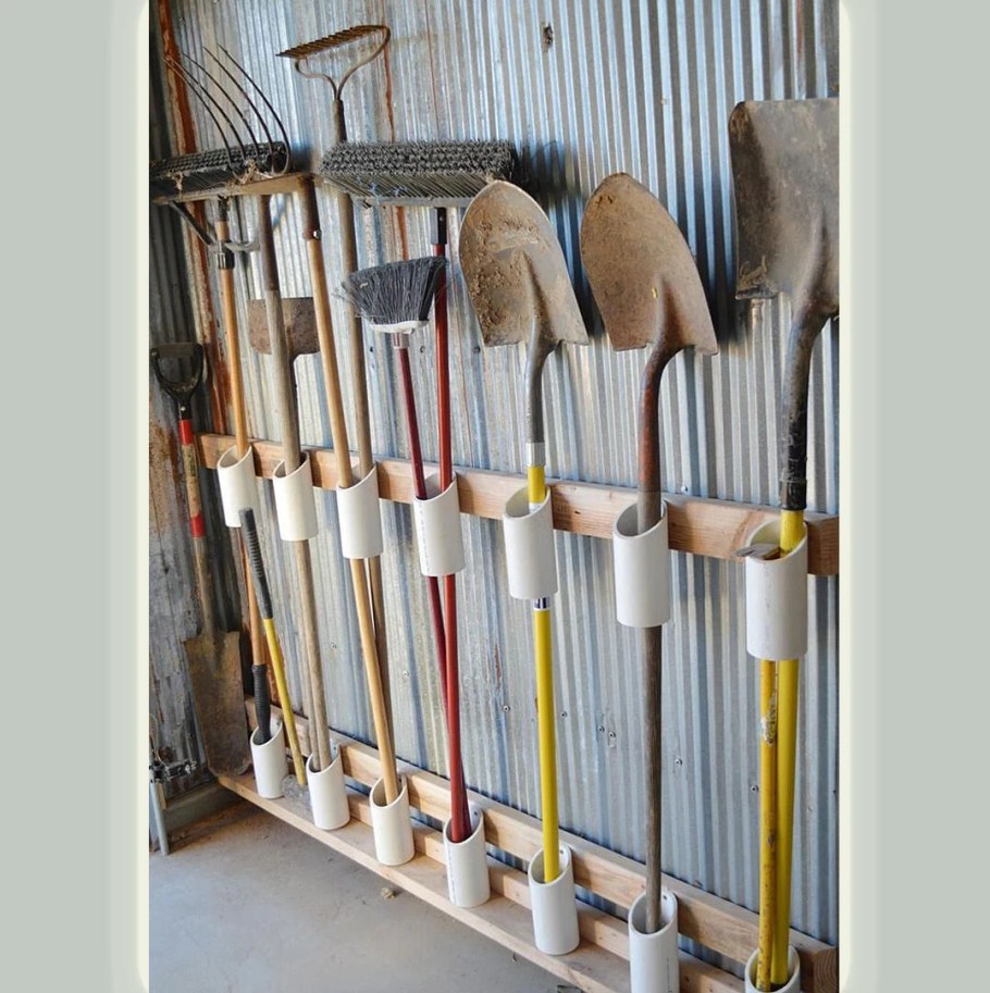 Полка для садового инвентаря