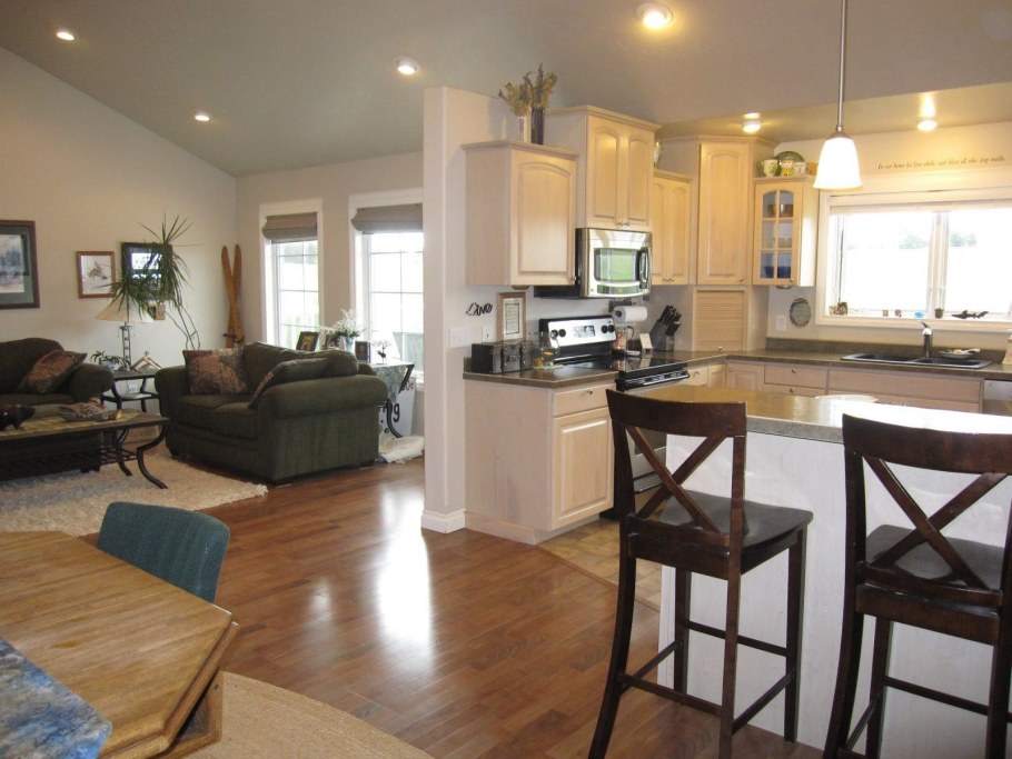 Кухня столовая совмещенная с гостиной