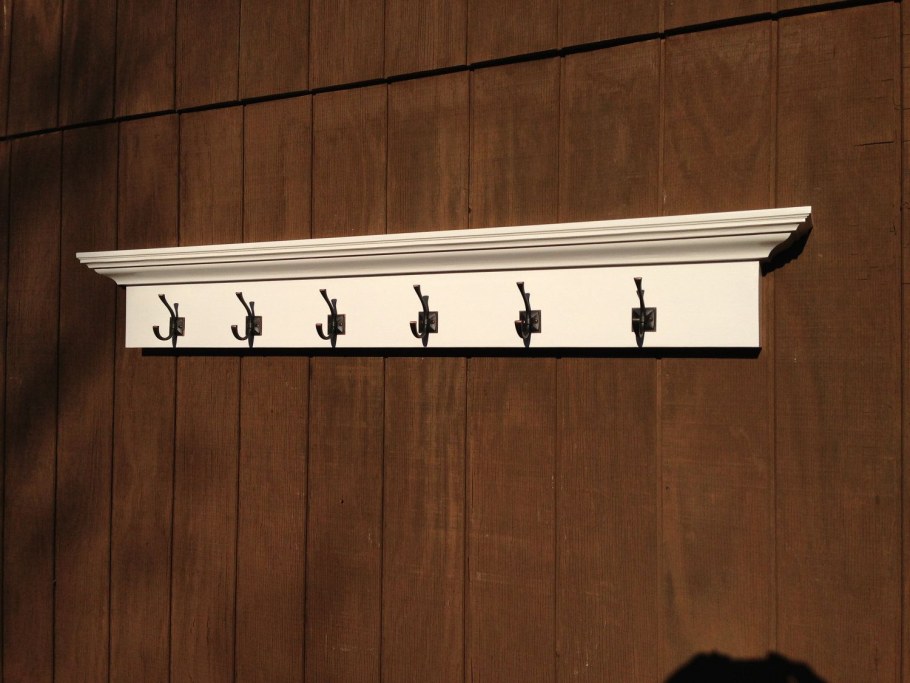 Панель-вешалка настенная с отверстиями