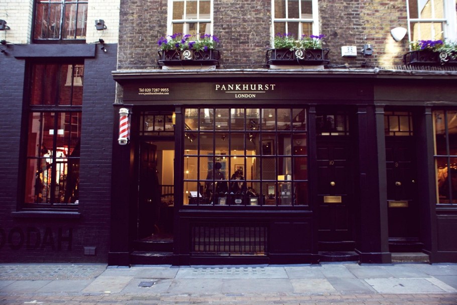 Стиль паб Лондон фасад